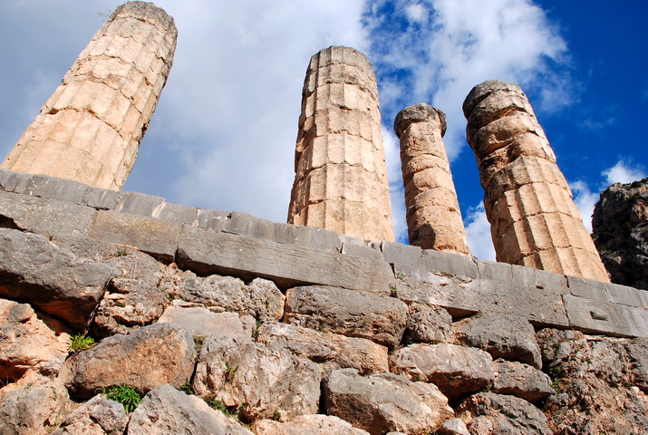 Ξενοδοχειο Αρίων Δελφοί - Μνημείο Π.Π.Κ