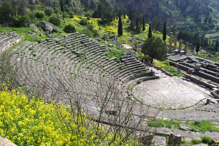 Ξενοδοχειο Αρίων Δελφοί - Μνημείο Π.Π.Κ